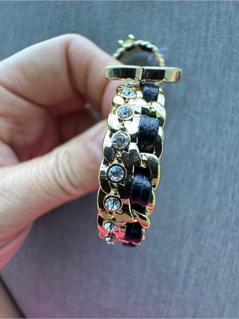 Luxury Gold and Black Interlocking CC Hoop Earrings - Picture 6 of 8